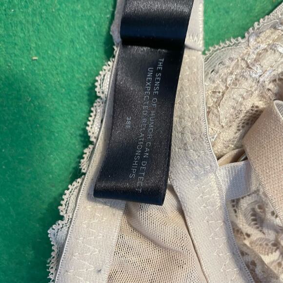 Bezier 38E EUC bra beige lace underwires - Picture 5 of 6